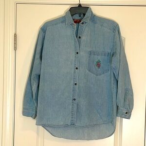 American Eagle Denim Light Wash w/Flower Button Up Size S